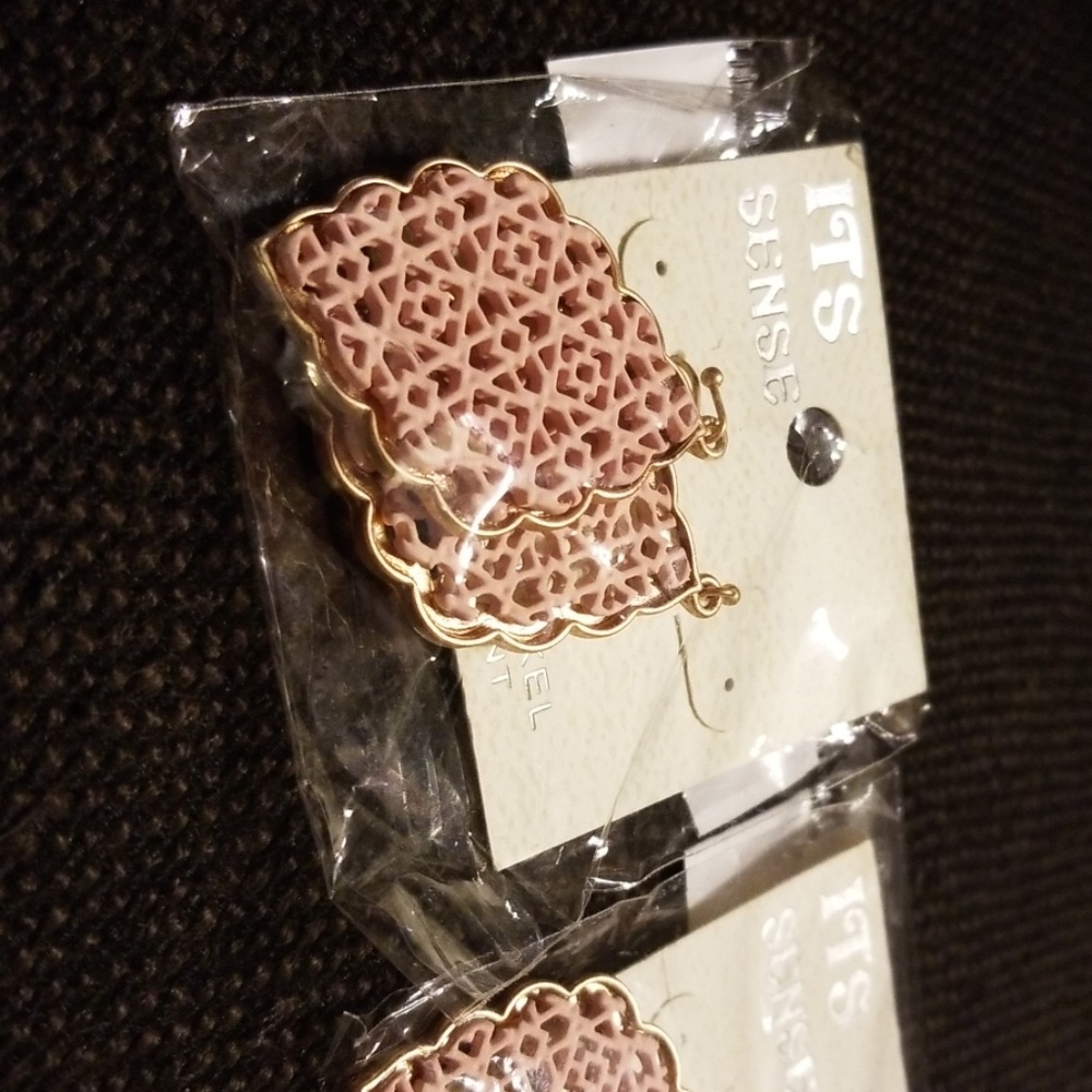 Pink and gold honeycomb earrings NWT